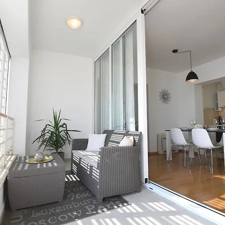 Apartment Lari *